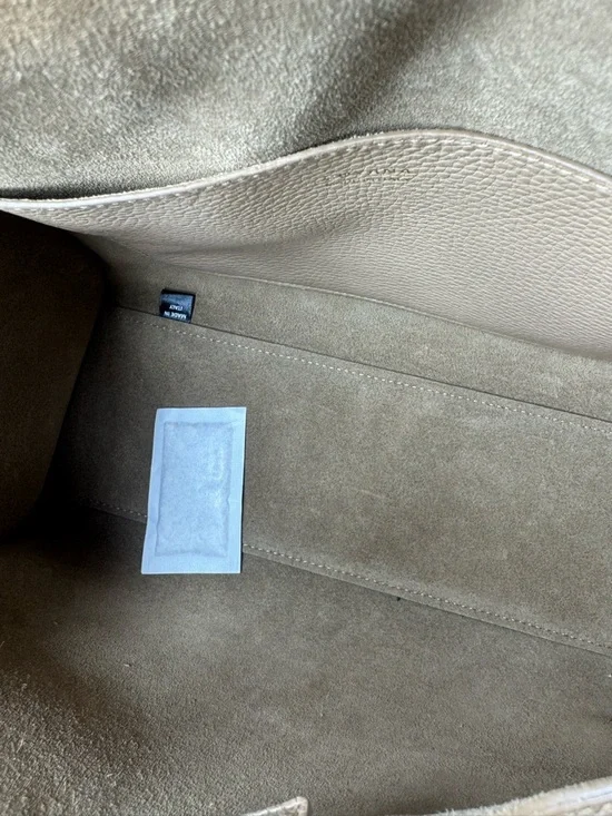 Cuyana Double Loop Bag Cappuccino. - Picture 8 of 12